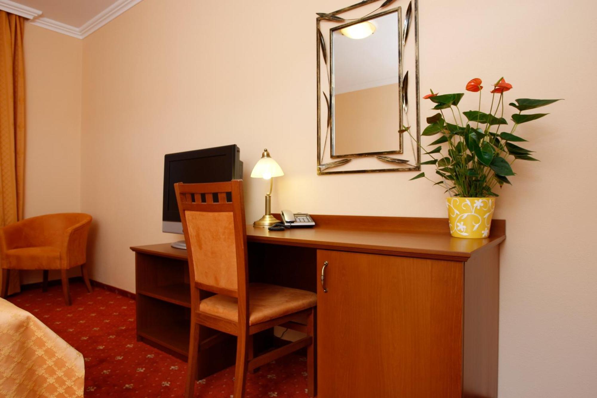 Hotel Majolika Modra Bagian luar foto