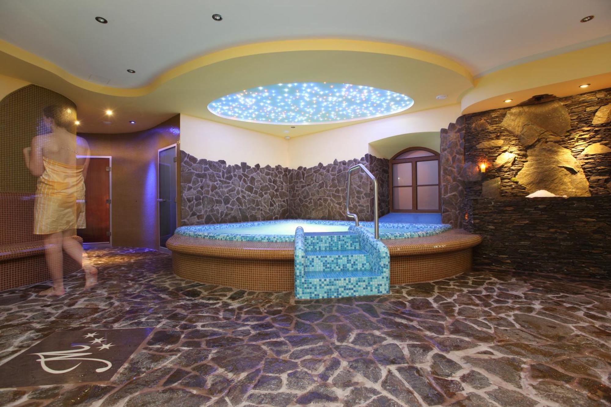 Hotel Majolika Modra Bagian luar foto