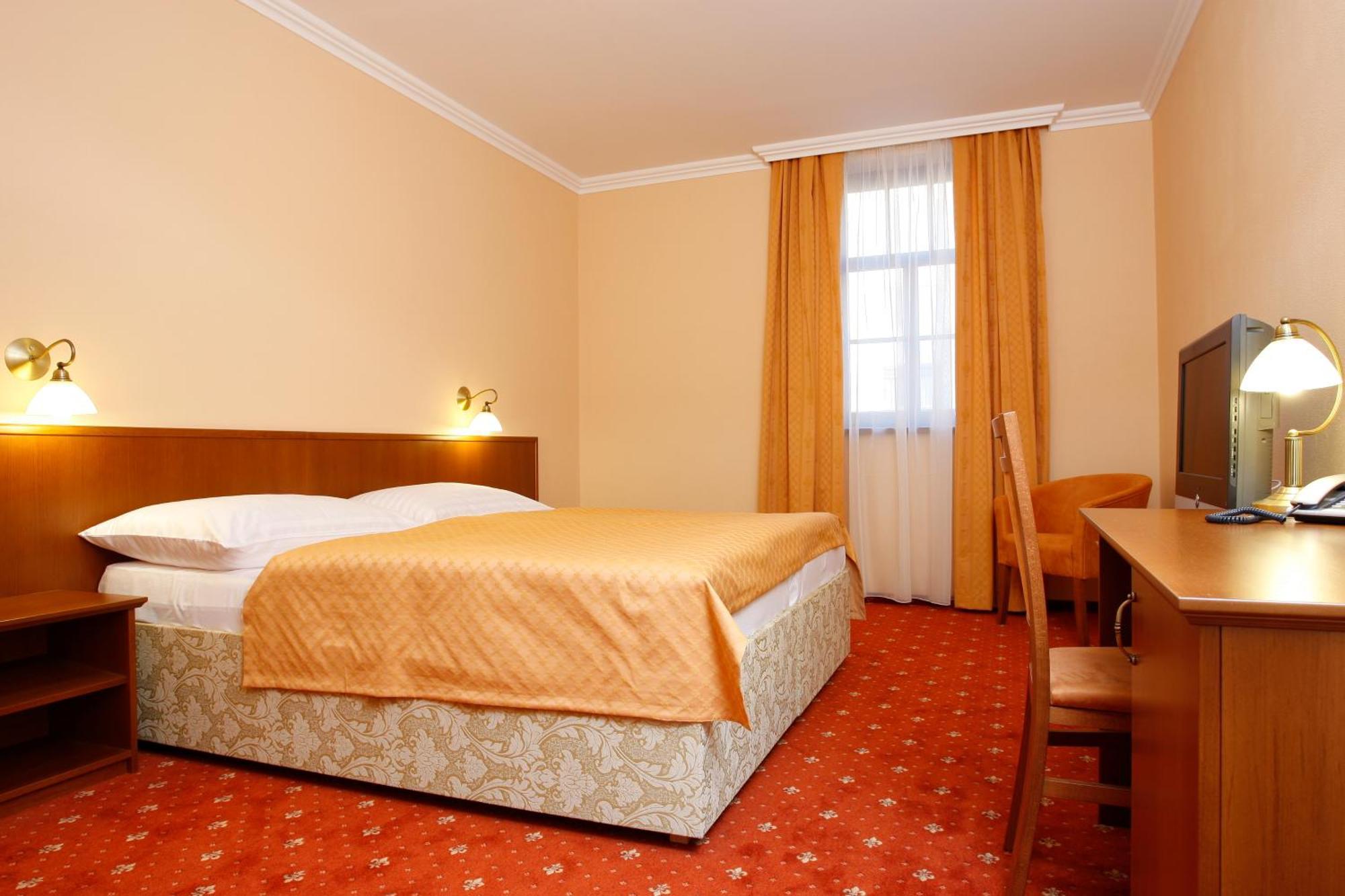 Hotel Majolika Modra Bagian luar foto