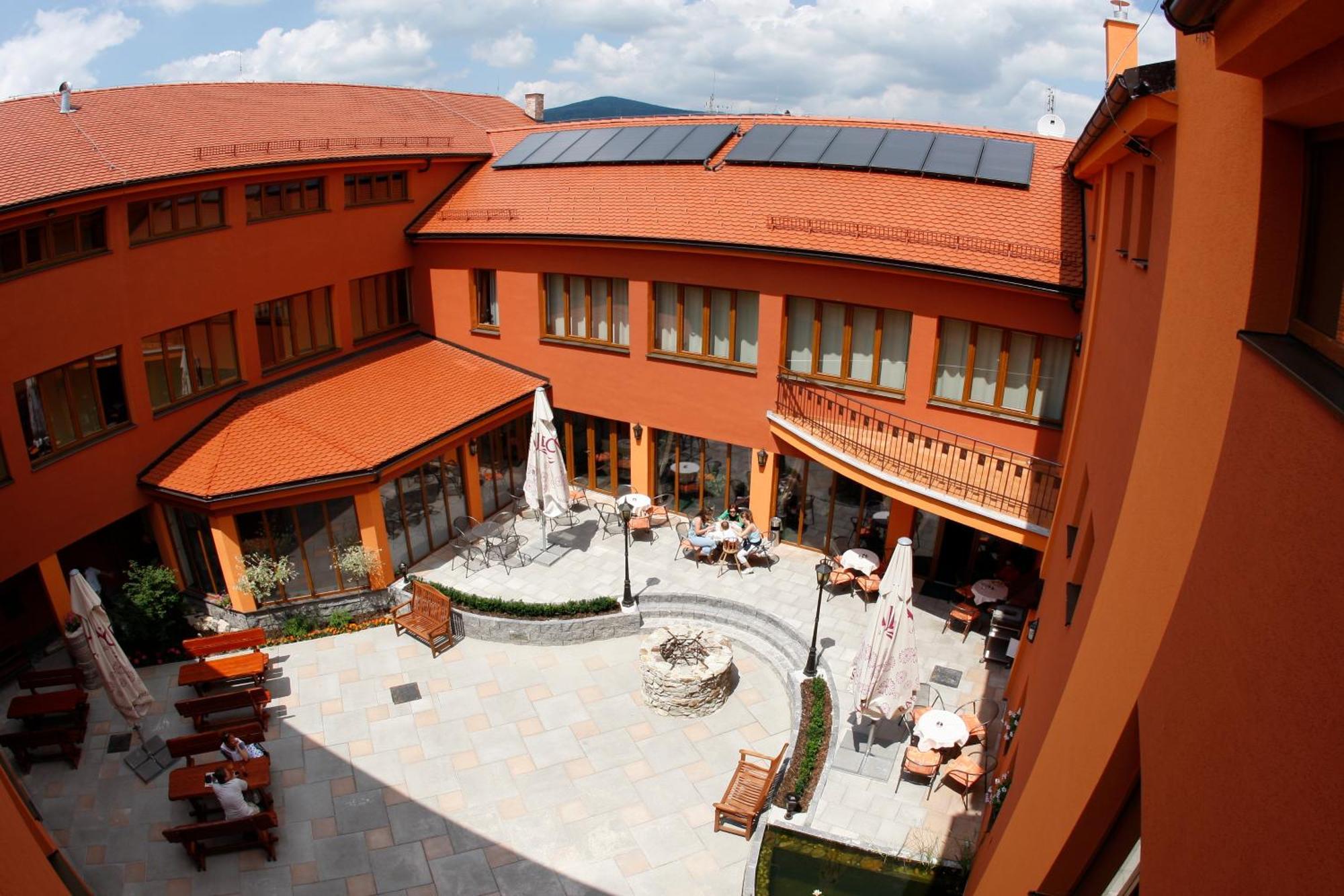 Hotel Majolika Modra Bagian luar foto