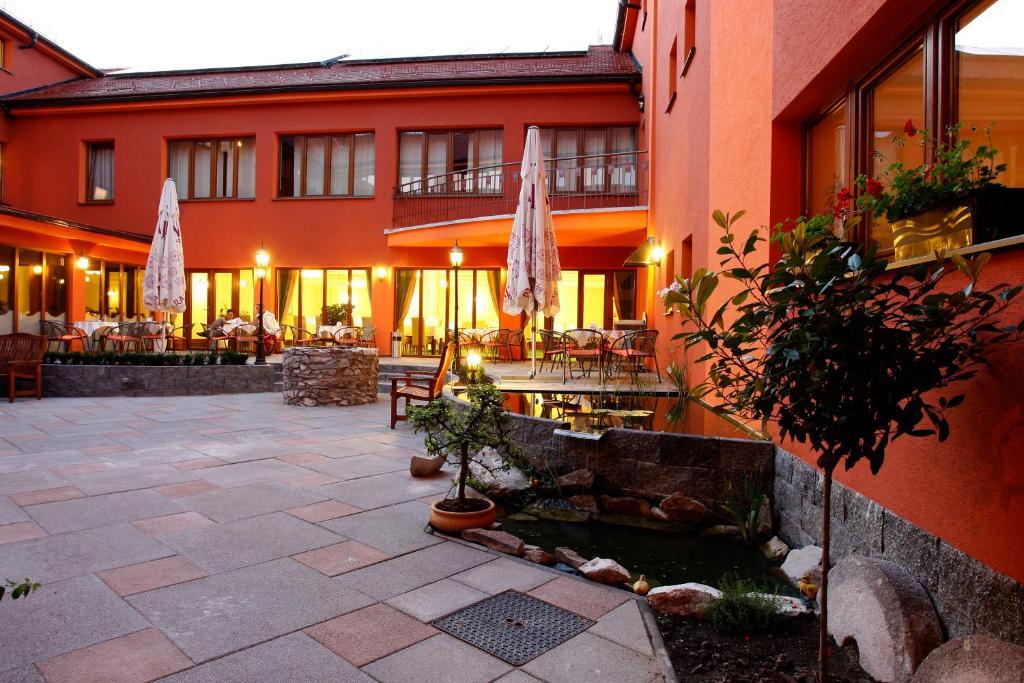 Hotel Majolika Modra Bagian luar foto