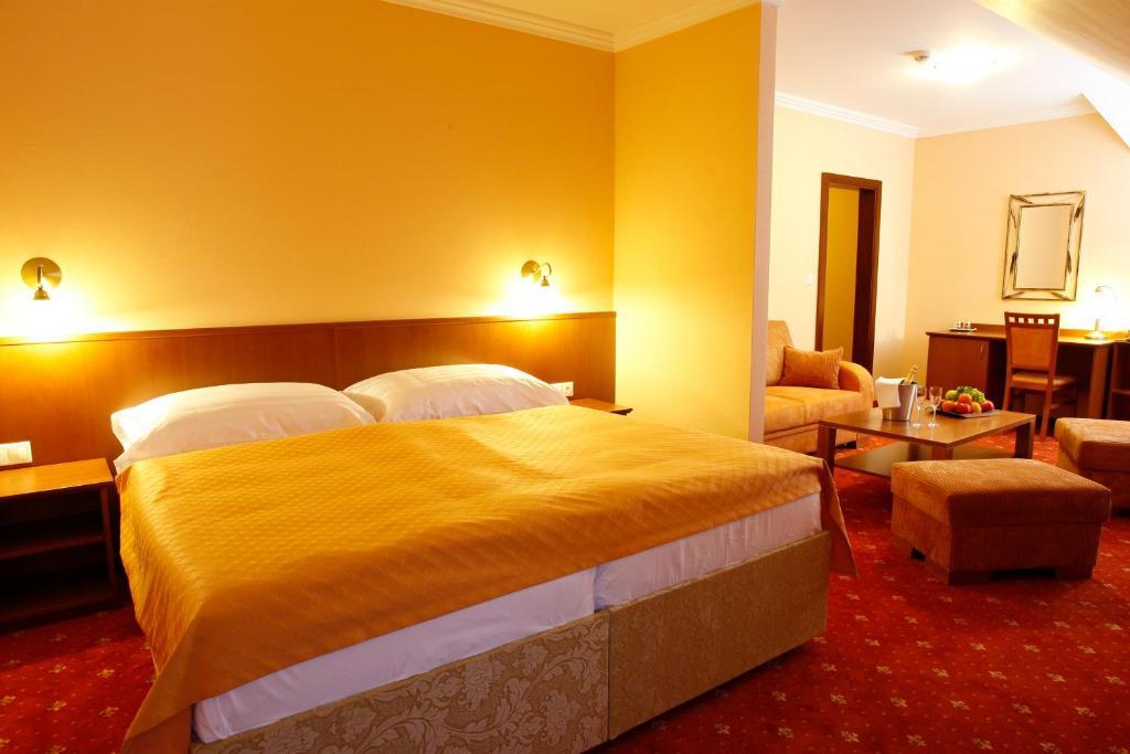 Hotel Majolika Modra Ruang foto