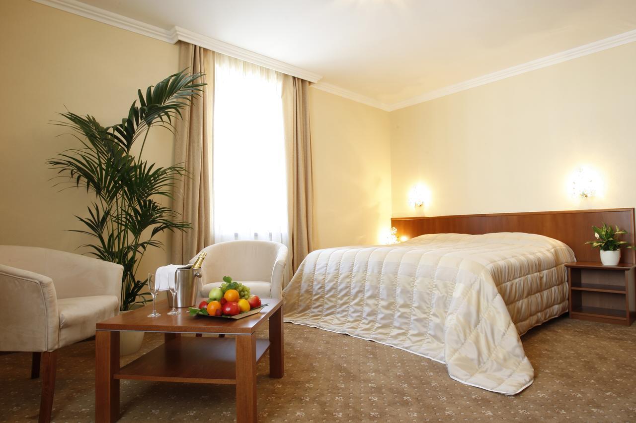Hotel Majolika Modra Bagian luar foto