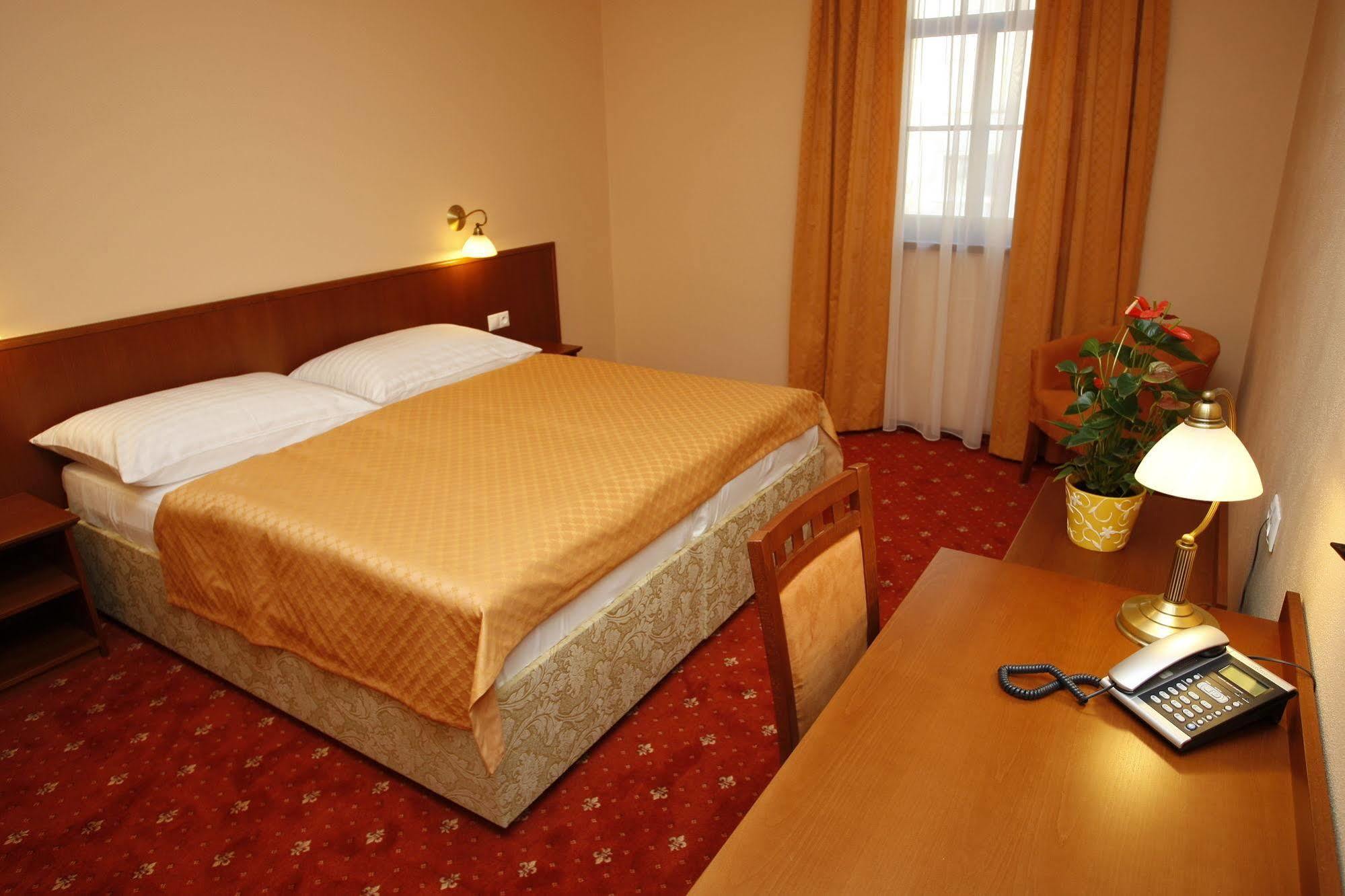Hotel Majolika Modra Bagian luar foto