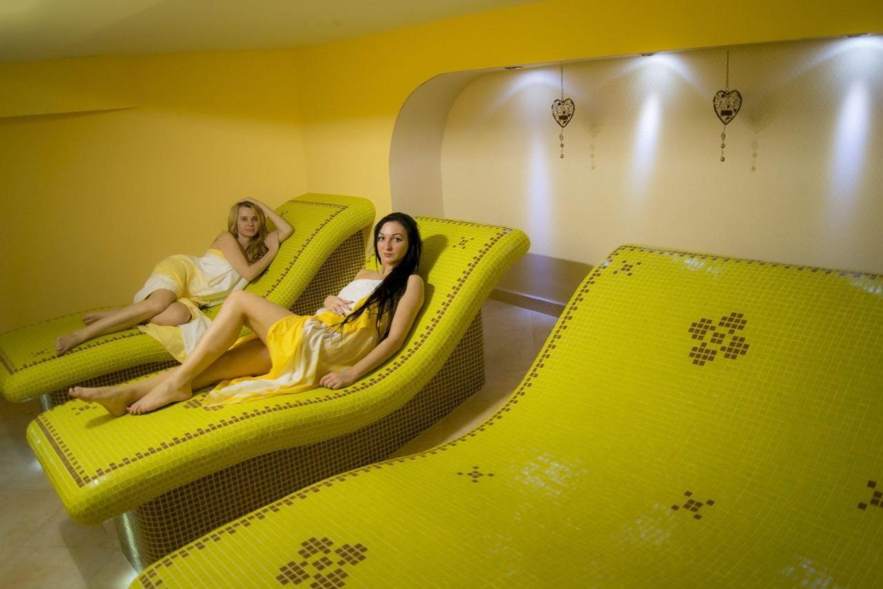 Hotel Majolika Modra Bagian luar foto